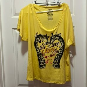 Disney World crew neck T-shirt.  Noted size 3XL but to me appears to be 2XL.